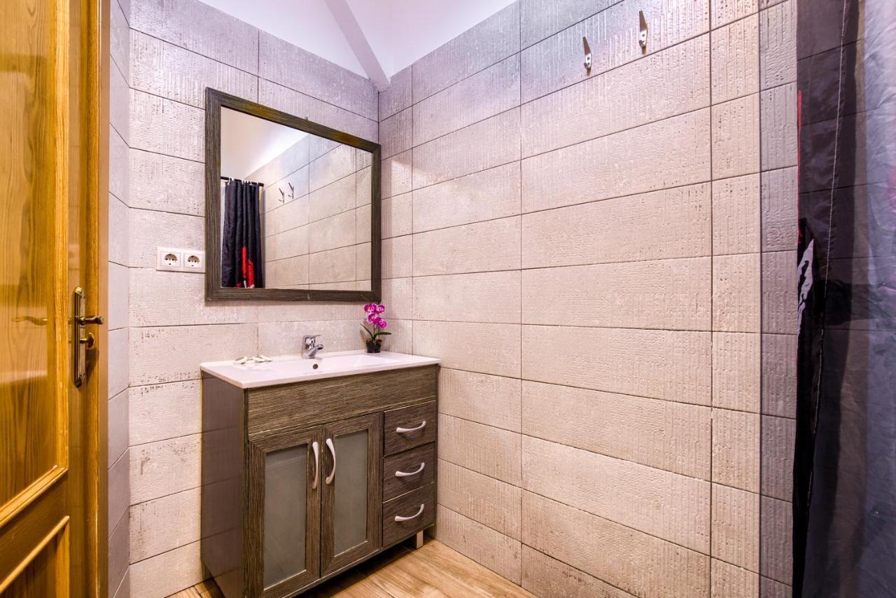 Charming Tirso De Molina I Appartement Madrid Buitenkant foto